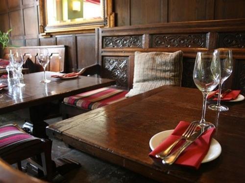 מלון רויאל וולטון באסט The Angel In Wootton Bassett מראה חיצוני תמונה